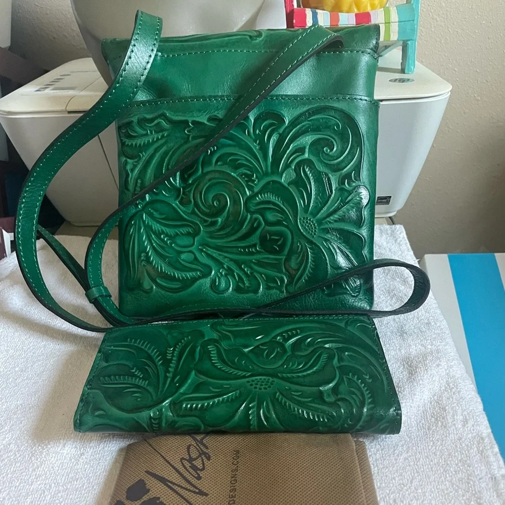 Patricia Nash Xbody & Wallet - Picture 6 of 10